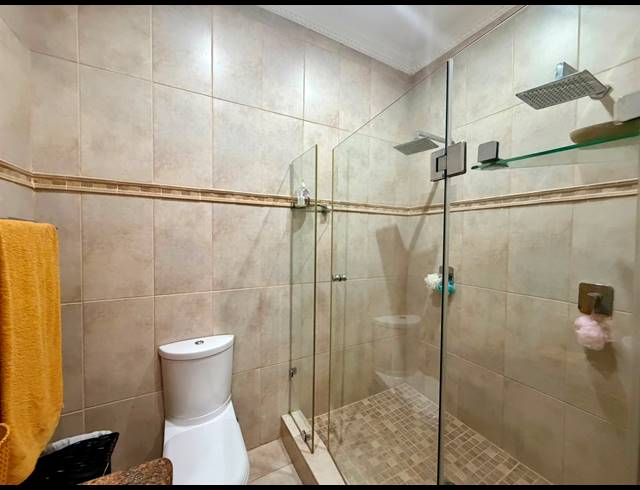 5 BEDROOM FREEHOLD FOR SALE IN MEER EN SEE